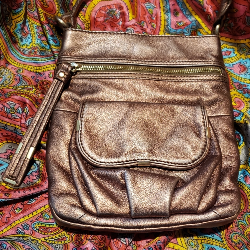 B. Makowsky Metallic Shoulder Bag Crossbody Purse Leather
